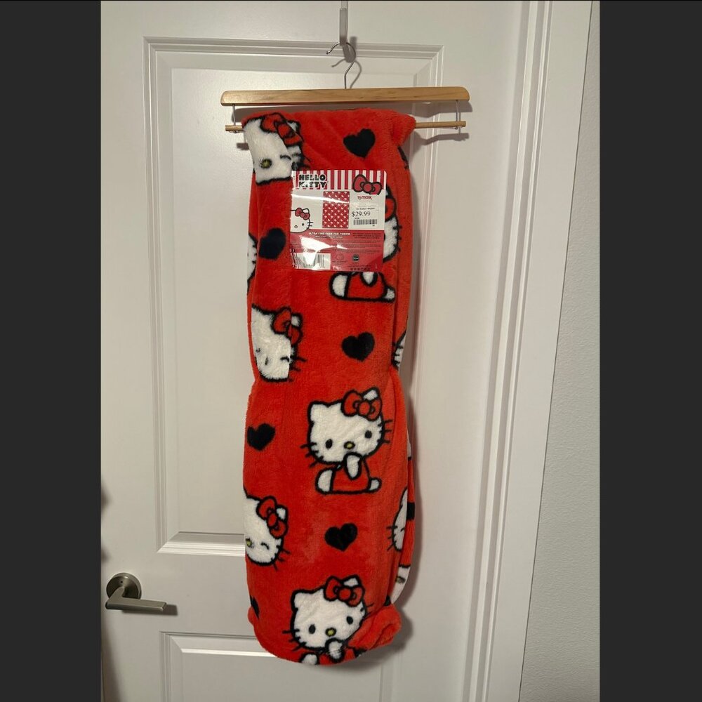 Sanrio Hello Kitty Red & Black Hearts Ultra Fine Faux Fur Throw Blanket NWT